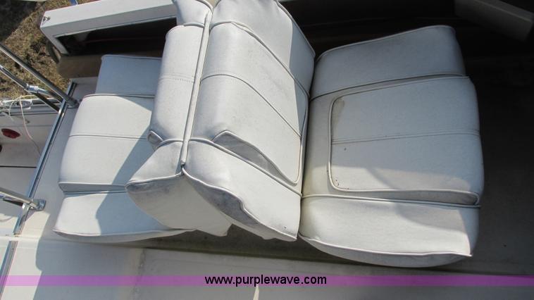 image for item I3115 1979 Bayliner Victoria 2750 boat