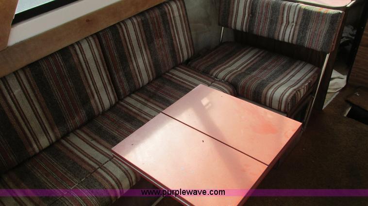 image for item I3115 1979 Bayliner Victoria 2750 boat