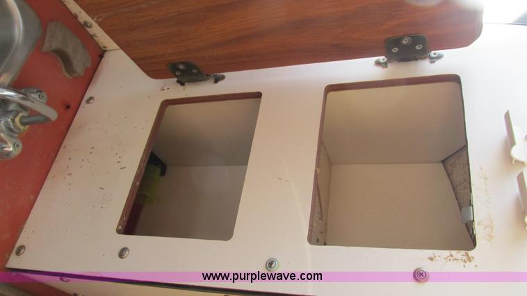 image for item I3115 1979 Bayliner Victoria 2750 boat