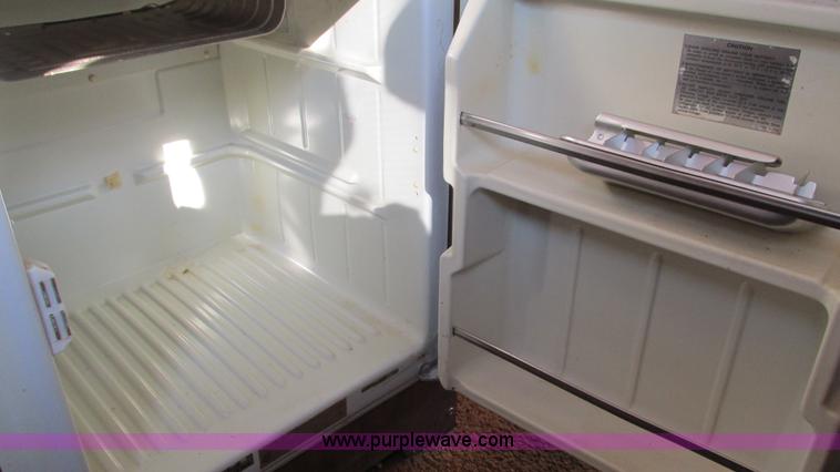 image for item I3115 1979 Bayliner Victoria 2750 boat