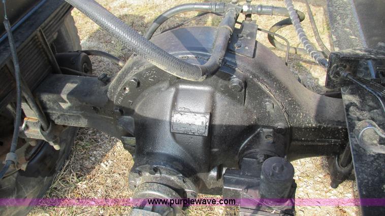 image for item I3116 1990 Ford F700 semi truck