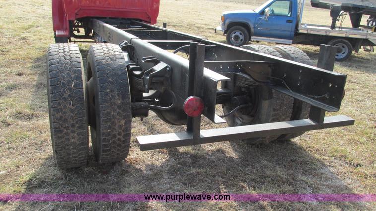 image for item I3116 1990 Ford F700 semi truck