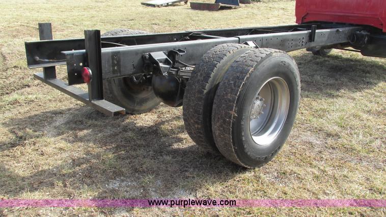 image for item I3116 1990 Ford F700 semi truck