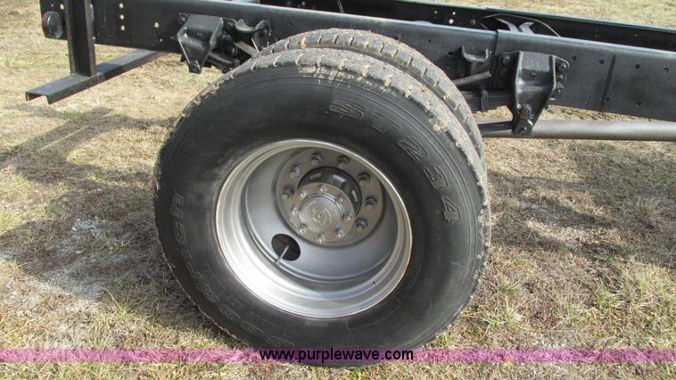 image for item I3116 1990 Ford F700 semi truck