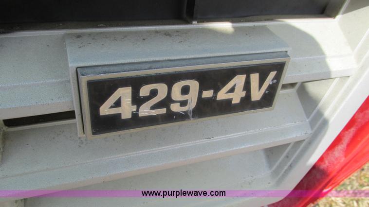 image for item I3116 1990 Ford F700 semi truck