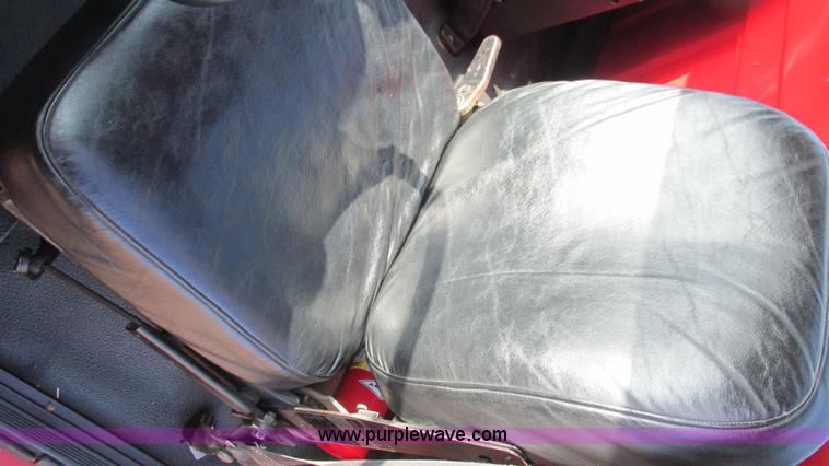 image for item I3116 1990 Ford F700 semi truck