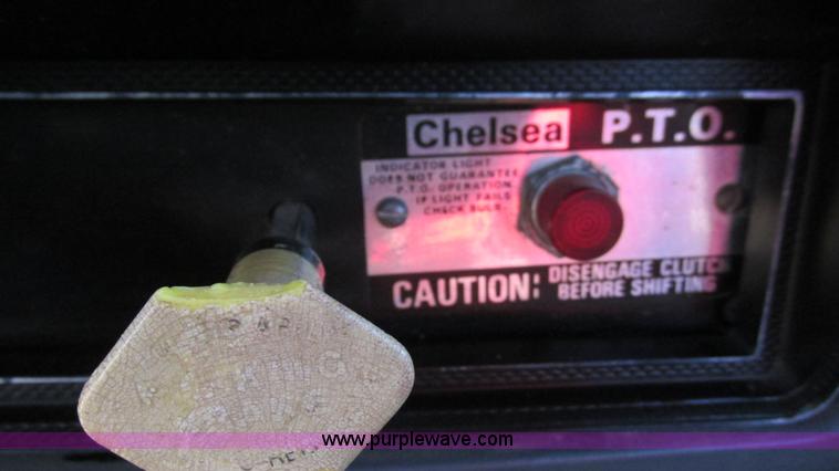 image for item I3116 1990 Ford F700 semi truck