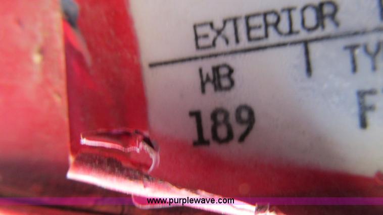 image for item I3116 1990 Ford F700 semi truck