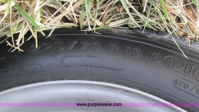 image for item I3117 1997 Chevrolet 3500 flatbed truck