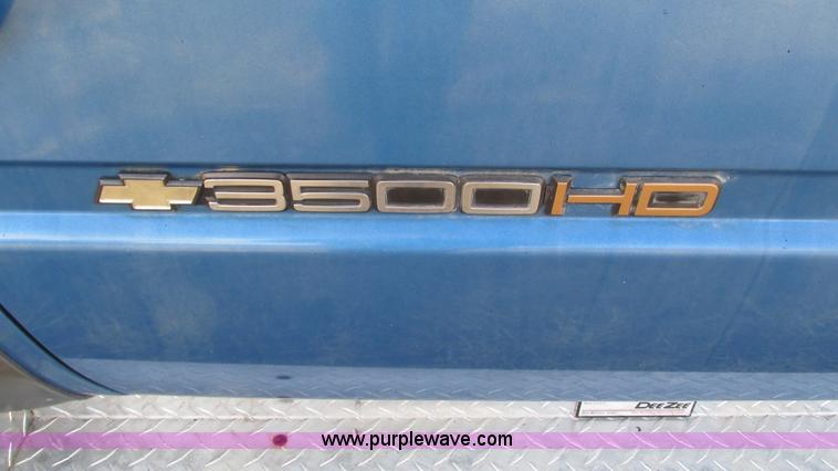 image for item I3117 1997 Chevrolet 3500 flatbed truck