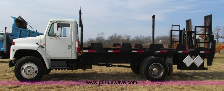 image for item I3119 1986 International 1954 flatbed truck