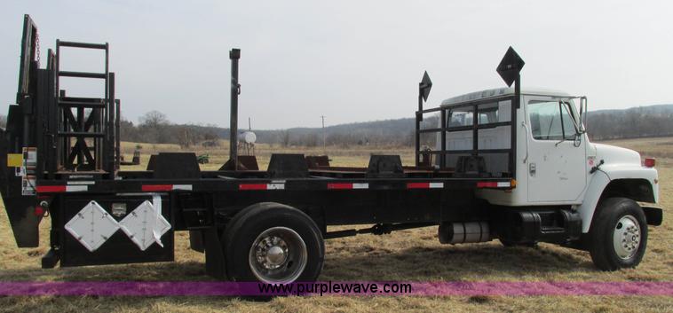 image for item I3119 1986 International 1954 flatbed truck
