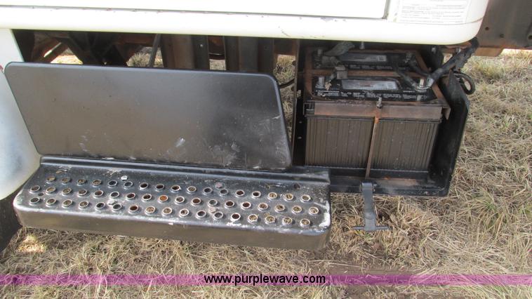 image for item I3119 1986 International 1954 flatbed truck