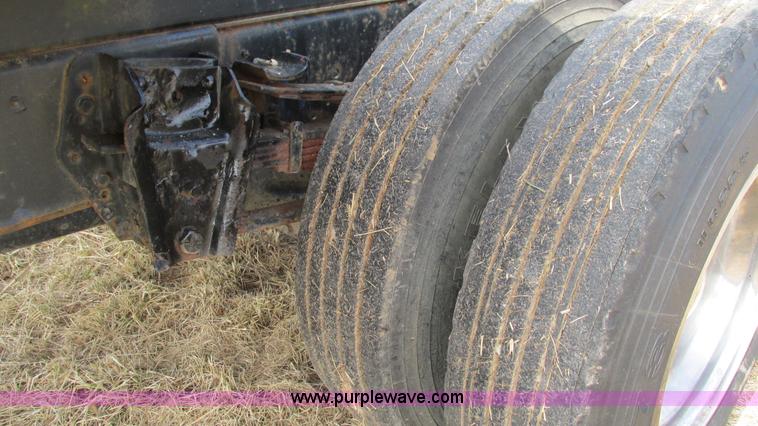 image for item I3119 1986 International 1954 flatbed truck