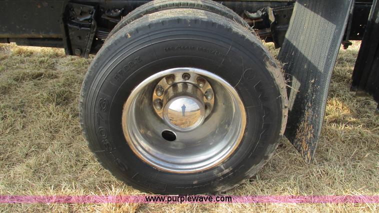 image for item I3119 1986 International 1954 flatbed truck