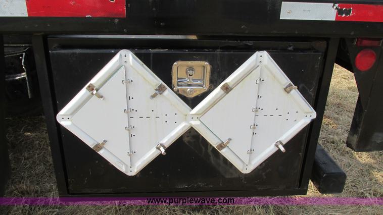 image for item I3119 1986 International 1954 flatbed truck