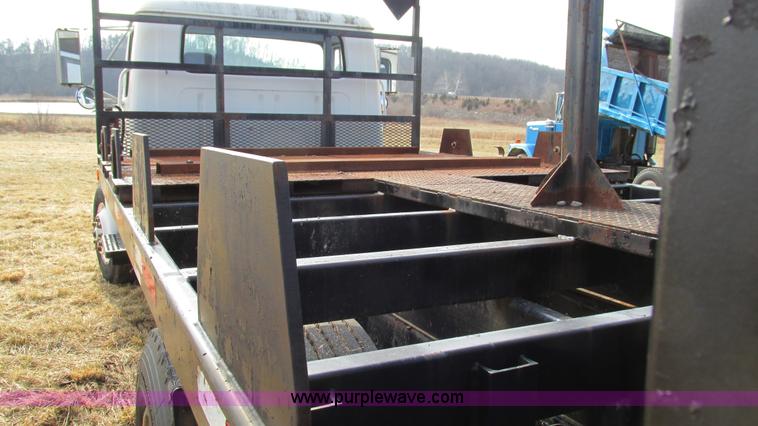 image for item I3119 1986 International 1954 flatbed truck