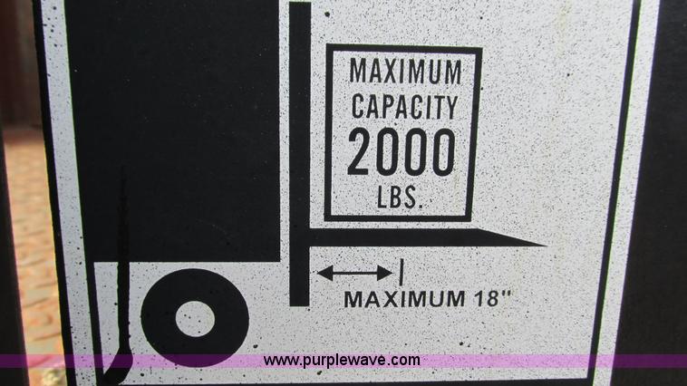 image for item I3119 1986 International 1954 flatbed truck