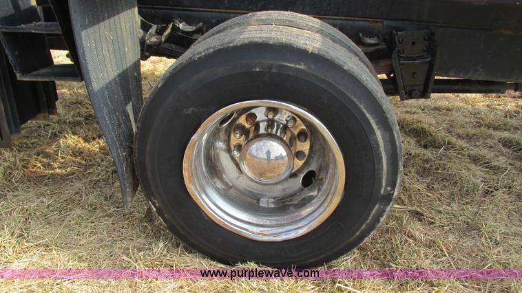 image for item I3119 1986 International 1954 flatbed truck