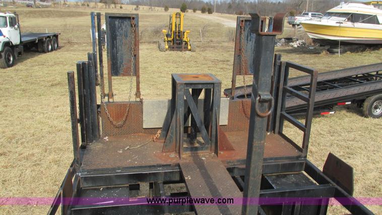 image for item I3119 1986 International 1954 flatbed truck