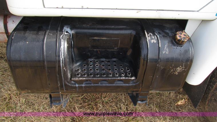 image for item I3119 1986 International 1954 flatbed truck