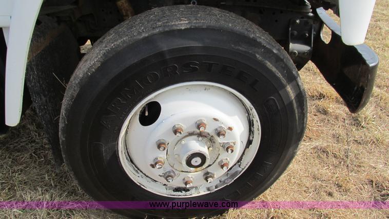 image for item I3119 1986 International 1954 flatbed truck