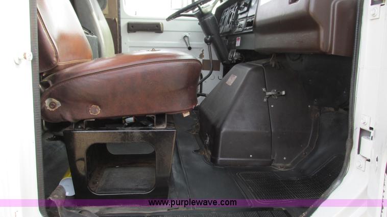 image for item I3119 1986 International 1954 flatbed truck