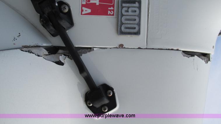 image for item I3119 1986 International 1954 flatbed truck