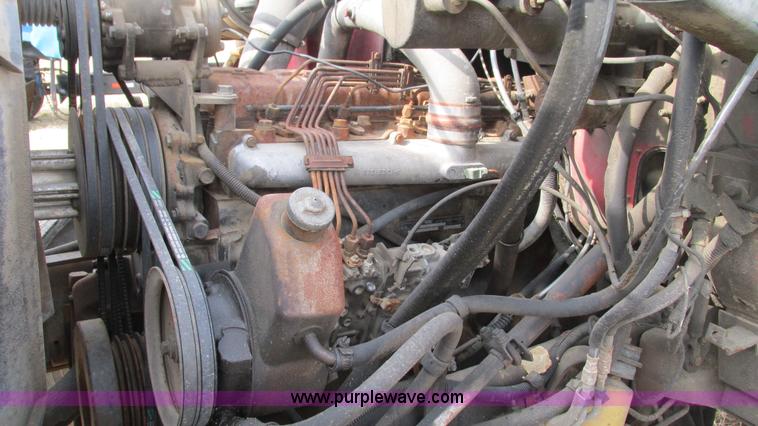 image for item I3119 1986 International 1954 flatbed truck