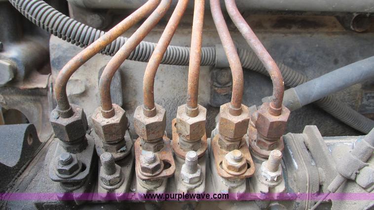 image for item I3119 1986 International 1954 flatbed truck