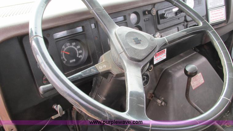 image for item I3119 1986 International 1954 flatbed truck