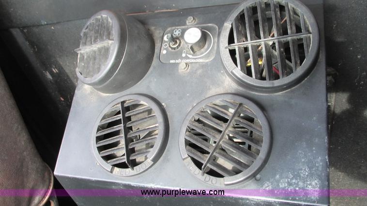 image for item I3119 1986 International 1954 flatbed truck