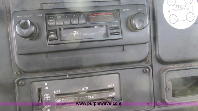 image for item I3119 1986 International 1954 flatbed truck