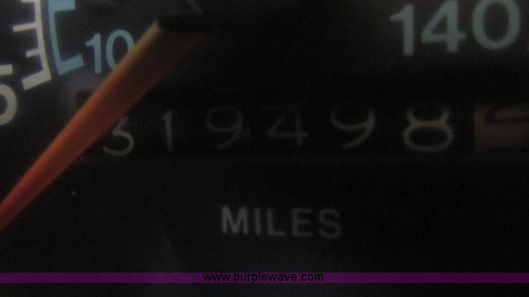 image for item I3119 1986 International 1954 flatbed truck