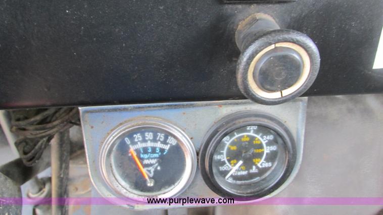 image for item I3119 1986 International 1954 flatbed truck