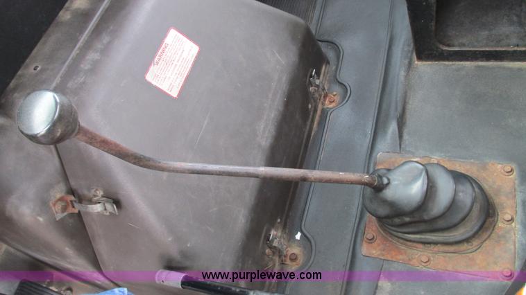 image for item I3119 1986 International 1954 flatbed truck