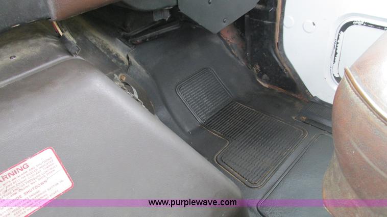 image for item I3119 1986 International 1954 flatbed truck