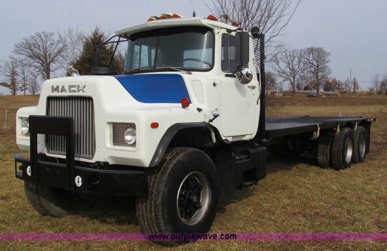 image for item I3120 1987 Mack DM686S flatbed truck