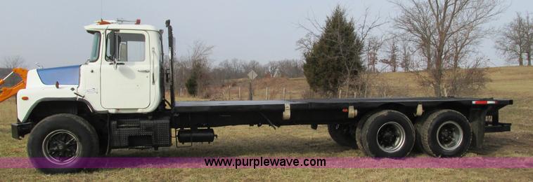 image for item I3120 1987 Mack DM686S flatbed truck