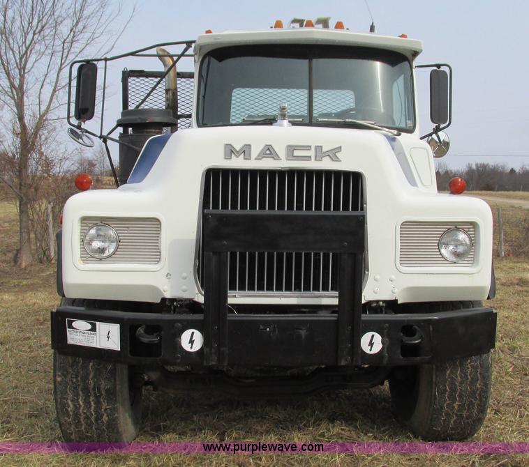 image for item I3120 1987 Mack DM686S flatbed truck