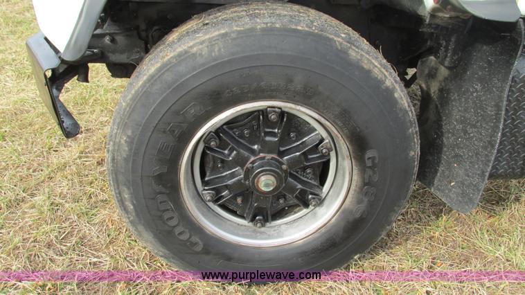 image for item I3120 1987 Mack DM686S flatbed truck