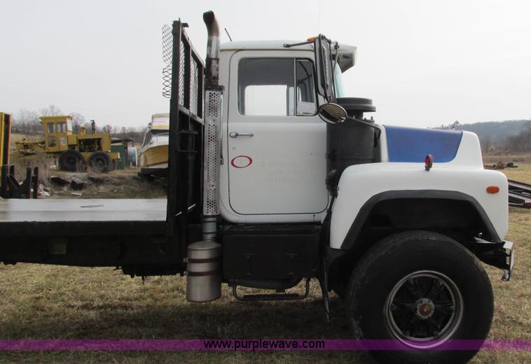 image for item I3120 1987 Mack DM686S flatbed truck