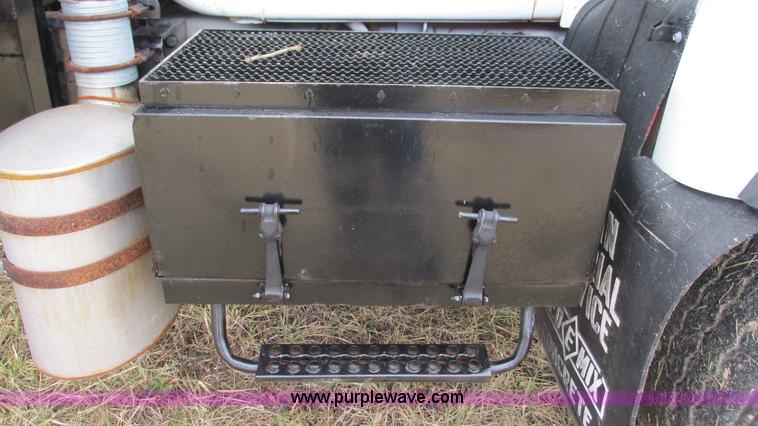 image for item I3120 1987 Mack DM686S flatbed truck