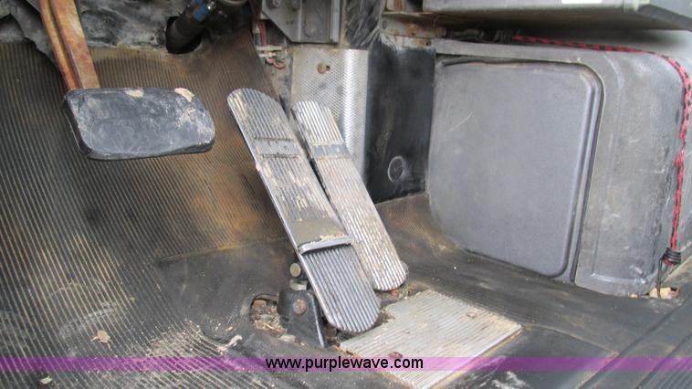 image for item I3120 1987 Mack DM686S flatbed truck