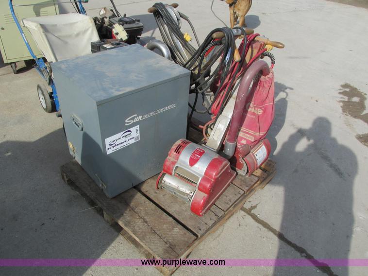 image for item I4071 Assorted tools