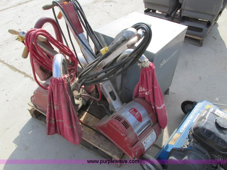 image for item I4071 Assorted tools