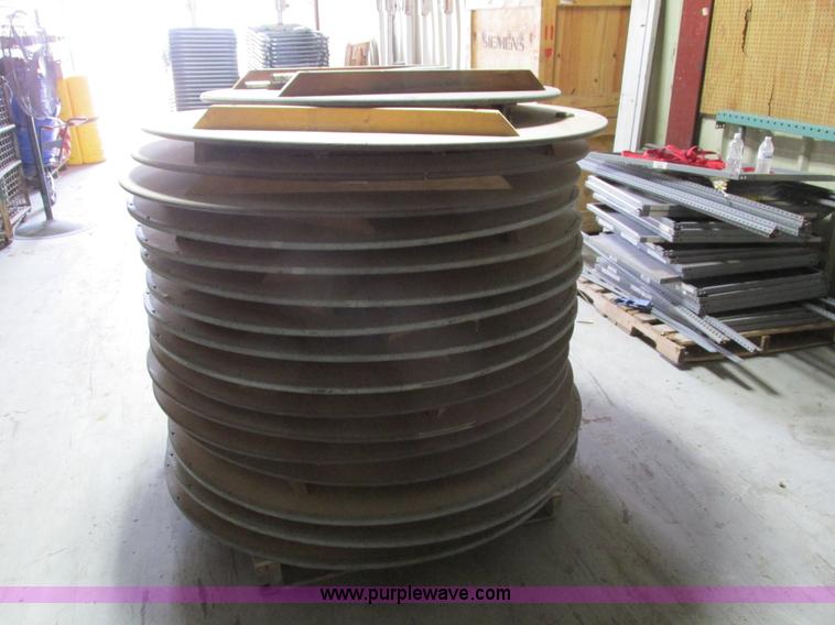 image for item I4077 (17) round folding tables