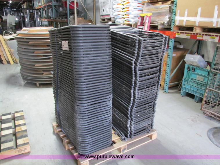 image for item I4078 (100) folding chairs