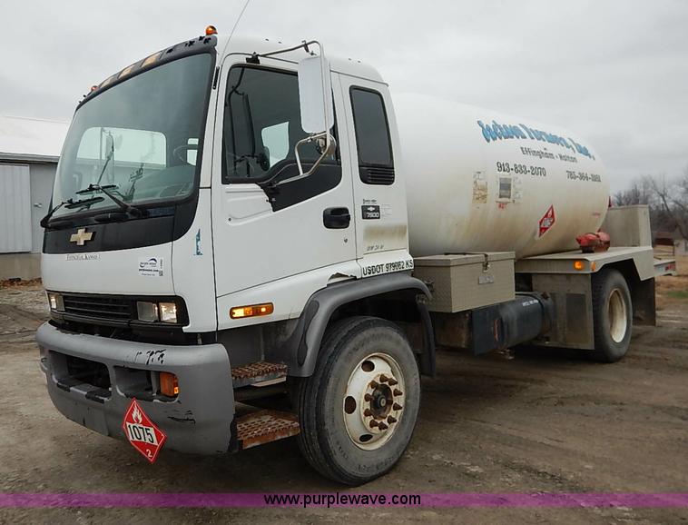 image for item I5082 1998 Chevrolet T7500 propane delivery truck