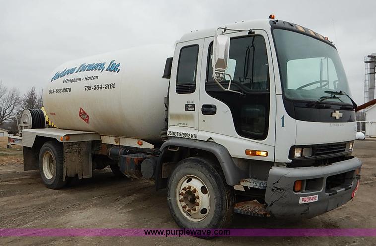 image for item I5082 1998 Chevrolet T7500 propane delivery truck